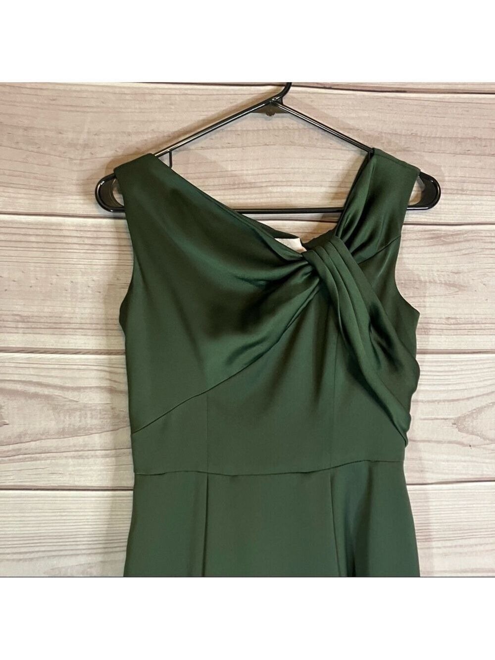 GAL Meets Glam Noelle Twist Neck Satin Dress In Green - Picture 3 of 11